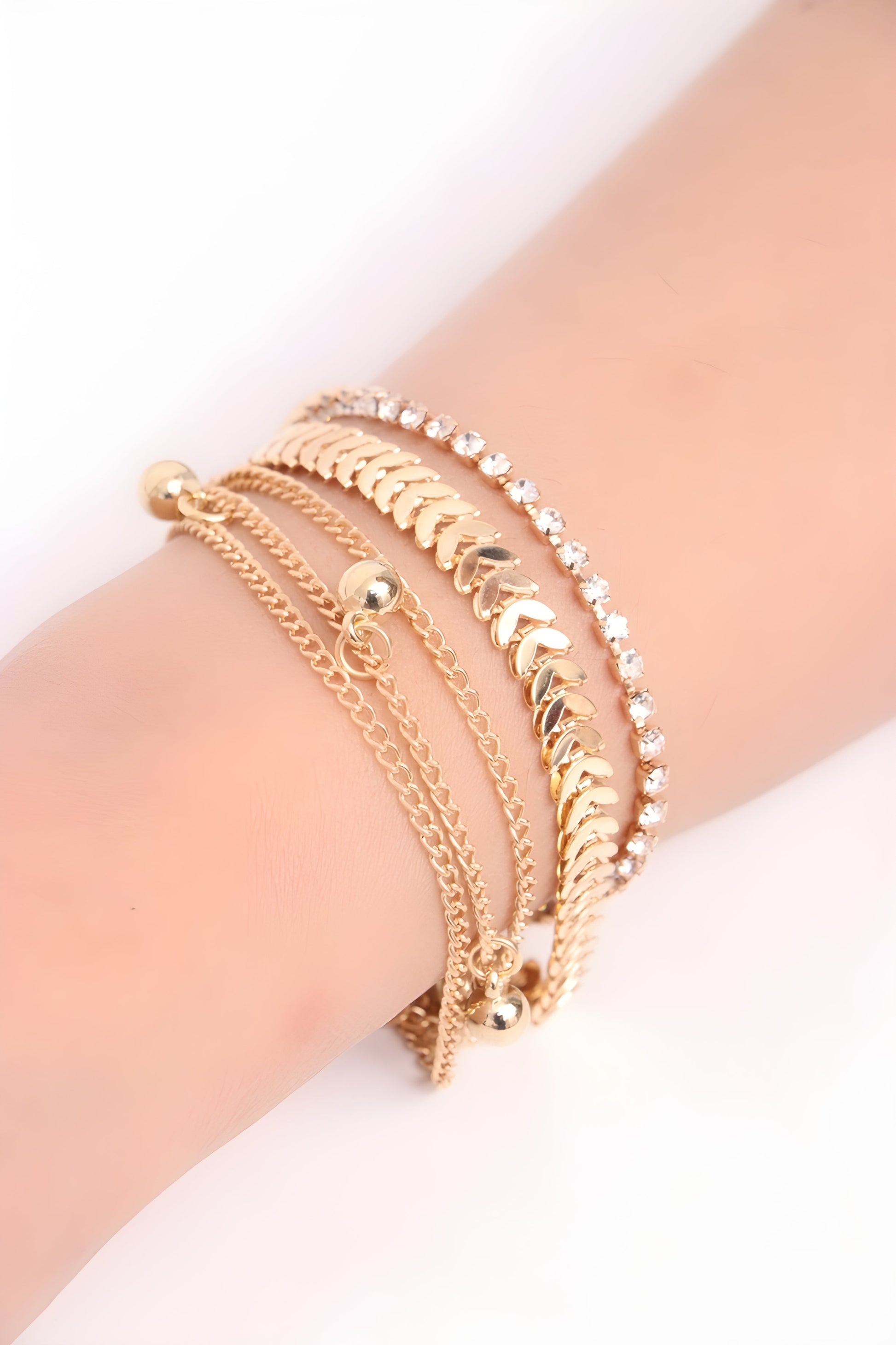 Shine Like Gold with Our Artificial Gold Plated Bracelet - The Perfect Accessory for Any Occasion! - Trendy Crate Pk